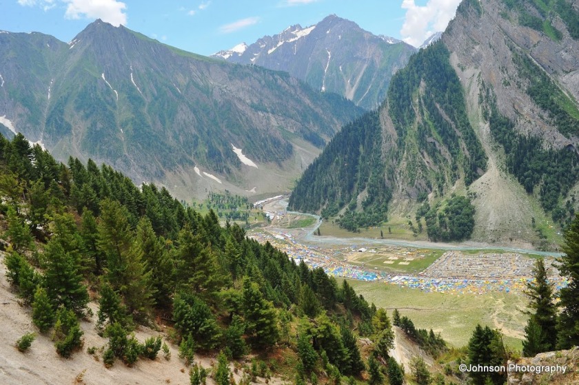 Sonmarg Valley and the camps of the Amaranth pilgrims 
